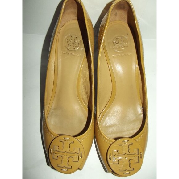 Tory Burch Sally Wedge Pumps Womens 8M Patent Leather Peeptoe Shoes Yellow Logo - Picture 15 of 16